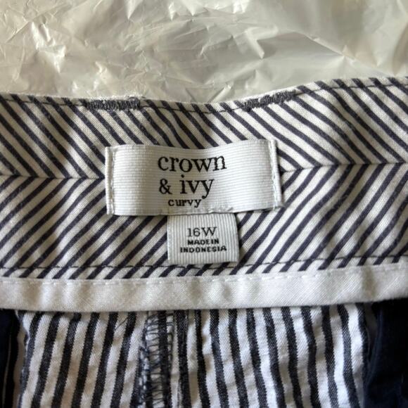 Crown & Ivy Women's 16W Seersucker Stripe‎ Cropped Pants - Picture 6 of 6